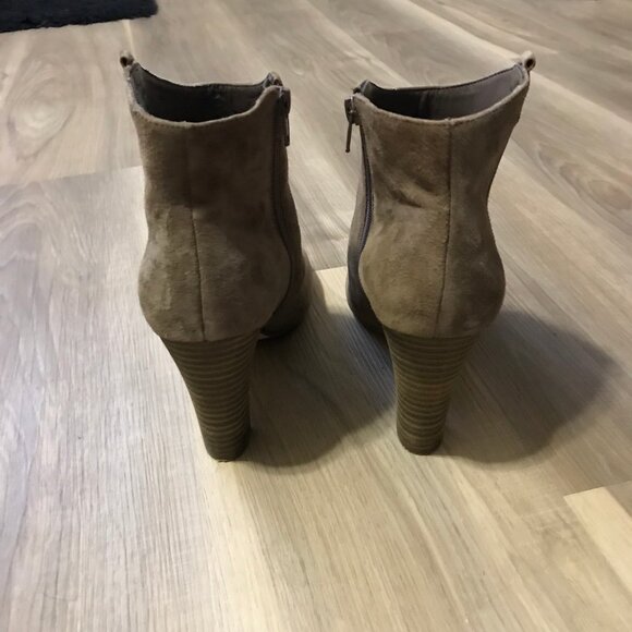 Marc Fisher Ladies Suede Leather Boots Size 9 - Picture 3 of 7